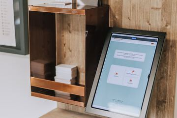Check-in/check-out kiosk