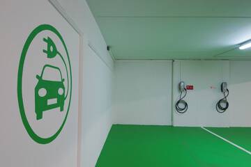 Electric vehicle charging station