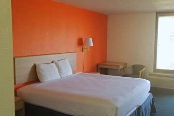 Room 8 of 13