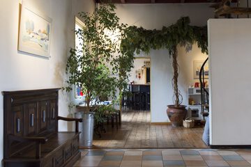 Lobby lounge