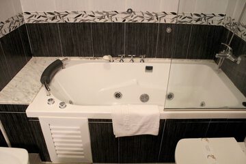Jetted tub