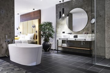 Deep soaking bathtub