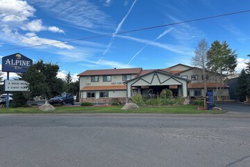 Alpine Inn & Suites