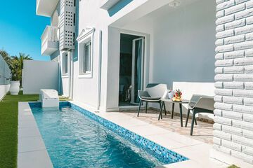 Private pool