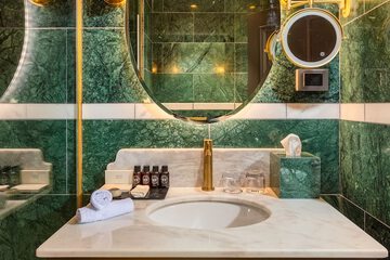 Bathroom amenities
