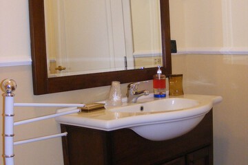 Bathroom sink