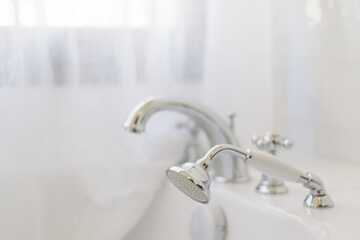 Deep soaking bathtub