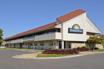 Days Inn by Wyndham Overland Park / Metcalf/Convention Center