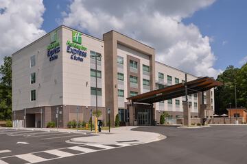 Holiday Inn Express & Suites Charlotte Ballantyne