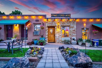 Stone Lizard Lodging