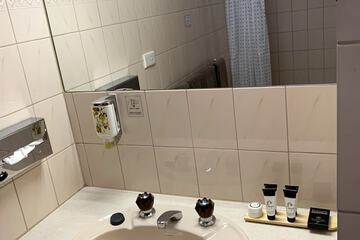 Bathroom sink