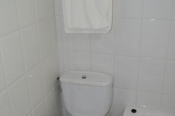 Deep soaking bathtub