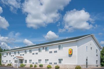 Super 8 by Wyndham Phillips