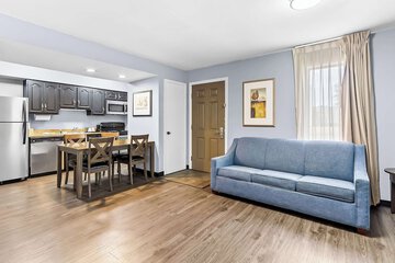 Room 32 of 38