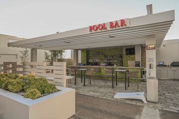 Poolside bar