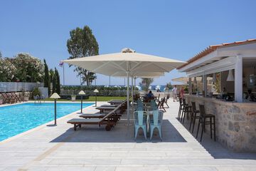 Poolside bar