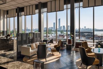 Lobby lounge
