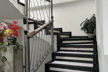 Handrails in stairways