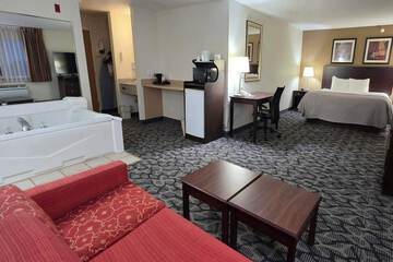 Quality Inn & Suites Eldridge Davenport North