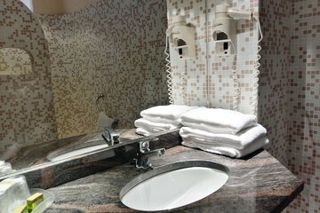 Bathroom sink