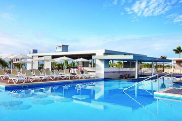Poolside bar