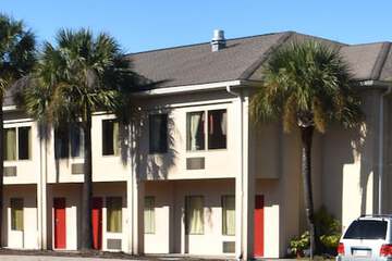 Guest Cottage & Suites