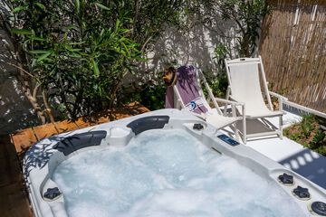 Private spa tub