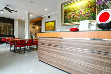 Check-in/check-out kiosk