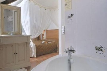 Deep soaking bathtub