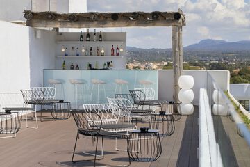 Poolside bar