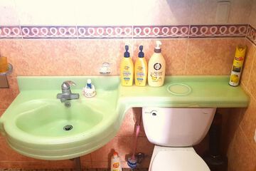 Bathroom sink