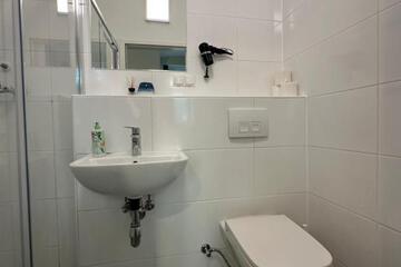 Photo 33