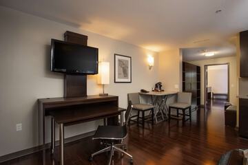 Room 6 of 38