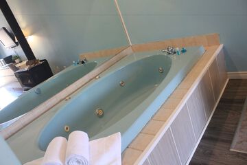 Jetted tub
