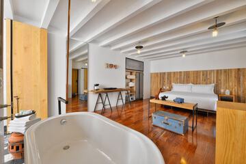 Jetted tub