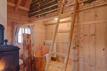 Deep soaking bathtub