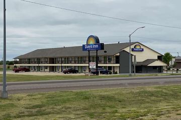 Days Inn by Wyndham Pratt