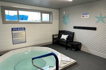 Indoor spa tub