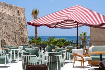 Poolside bar