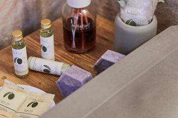 Bathroom amenities