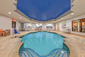 Indoor/outdoor pool