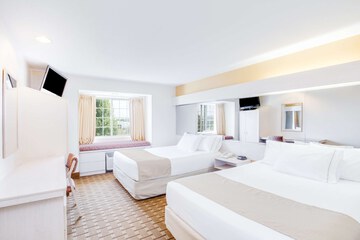 Room 16 of 18