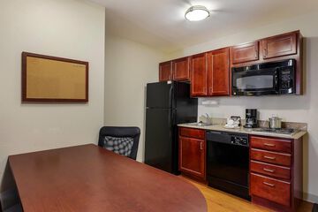 MainStay Suites Fitchburg - Madison