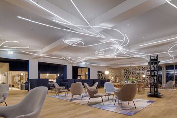 Lobby lounge