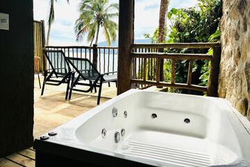 Jetted tub