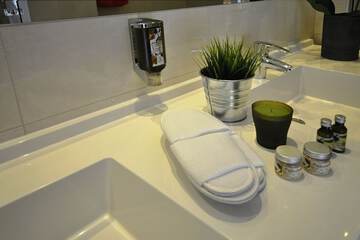 Bathroom amenities