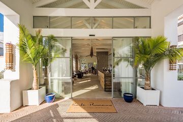 Check-in/check-out kiosk