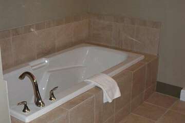 Deep soaking bathtub