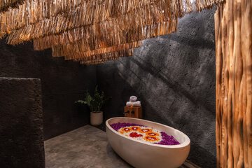 Indoor spa tub