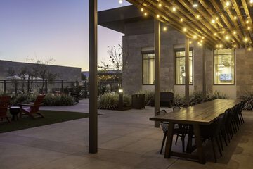Hotel Exterior 44 of 45